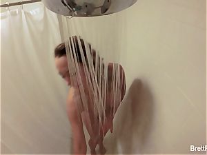 supah stellar blonde Brett Rossi takes a lovely shower